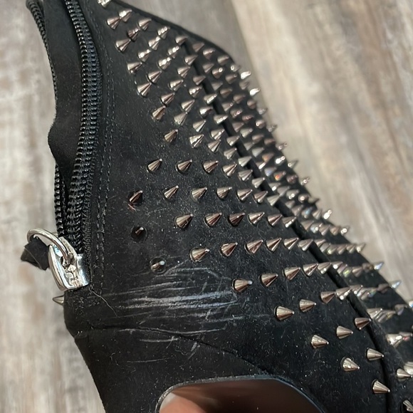 Steve Madden
Virtuous-S Spiked Embellished Stiletto Booties - Picture 5 of 7